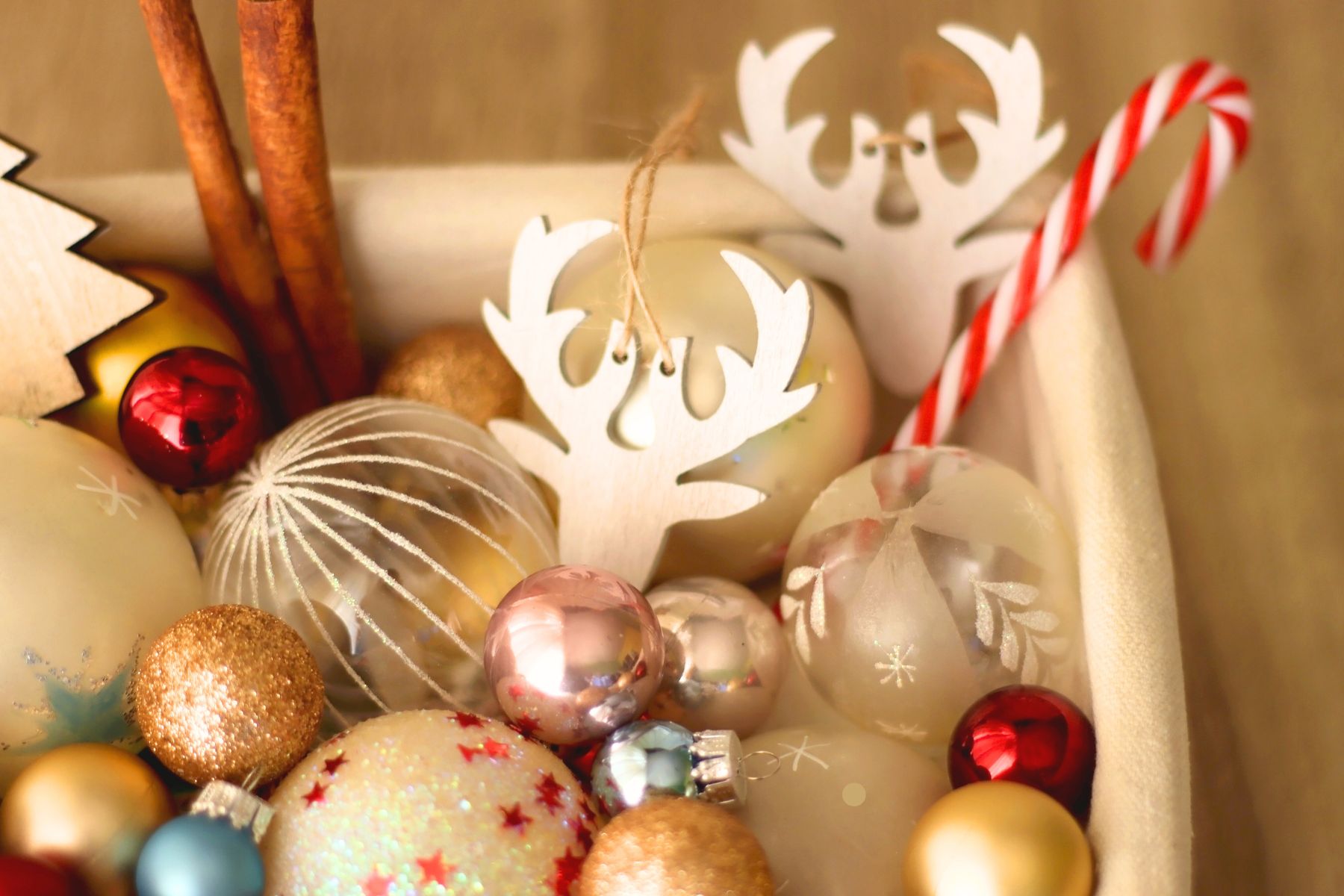 Decluttering your Christmas Decorations